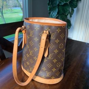 Louis Vuitton petite bucket handbag